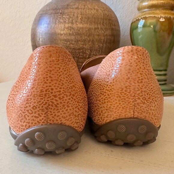 Vionic Elora Driving Moccasin Loafer-EUC - Picture 3 of 6